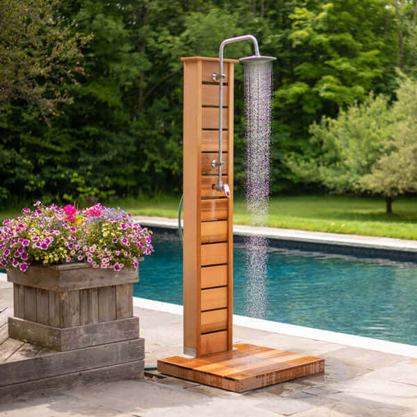 LeisureCraft Dundalk Sunlight Outdoor Shower - Clear Red Cedar